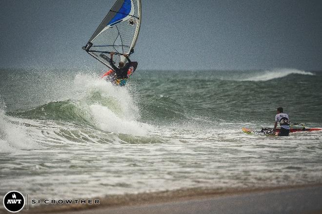 Kevin Pritchard Warming Up in Hatteras - 2015 Wind-NC Hatteras Wave Jam ©  Si Crowther / IWT